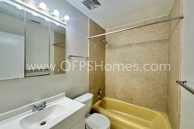 Building Photo - 145 4th Ave