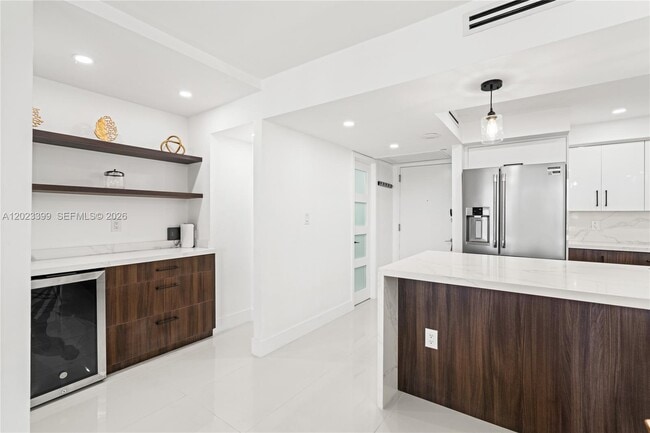 Building Photo - 5701 Collins Ave