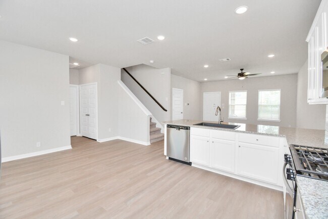 Building Photo - 27011 Bahia Grove Dr