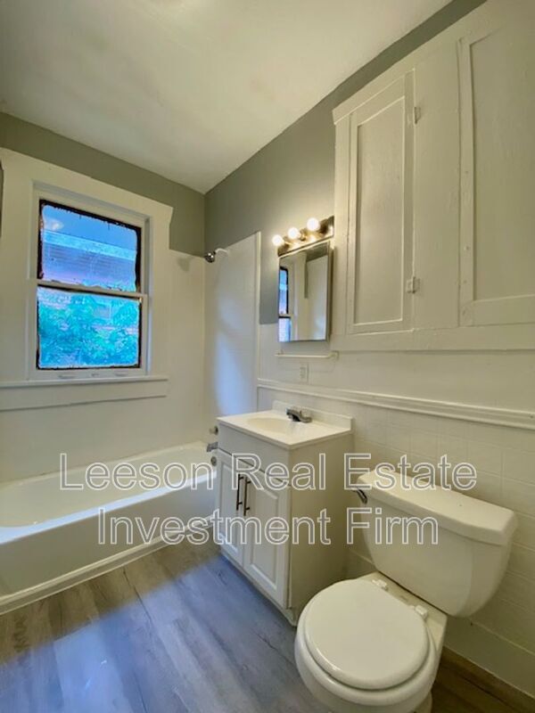 Building Photo - 2725 Lillian St
