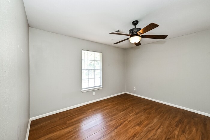 Building Photo - 10719 Idlebrook Dr