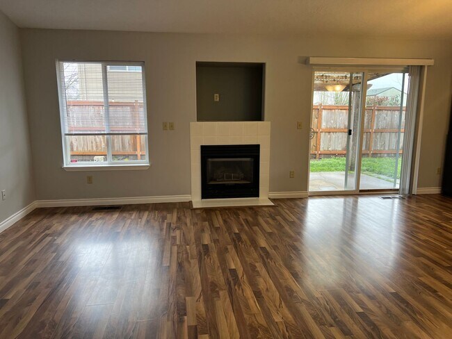 Building Photo - 982 SW Hawthorne St