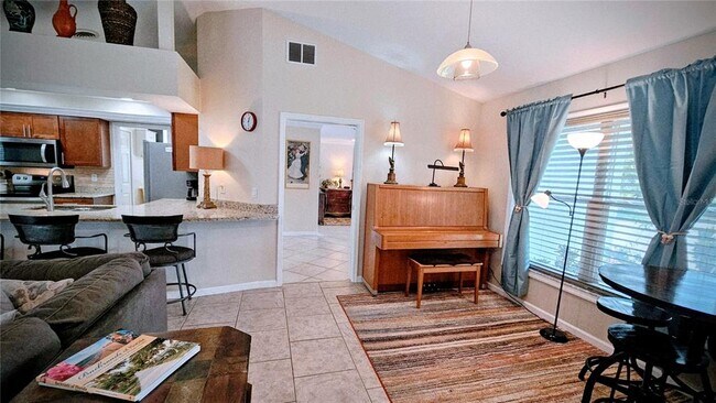 Building Photo - 881 Bayshore Dr