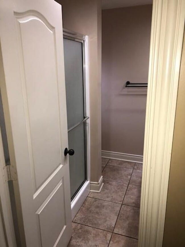 Building Photo - 3 Bedroom, 2 bathroom 1600 square foot single family home