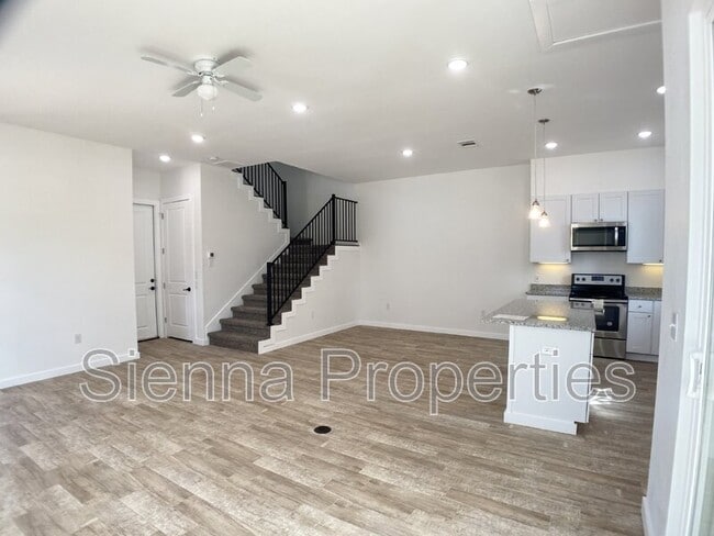 Building Photo - 255 Lourdes Ct