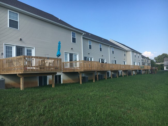 Building Photo - 301 Lakeside Crossing