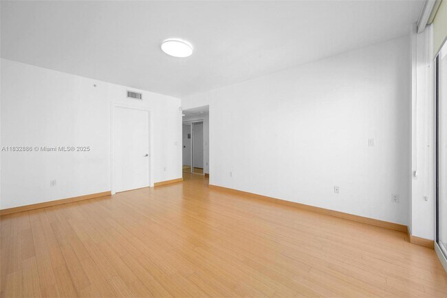 Building Photo - 20201 E Country Club Dr