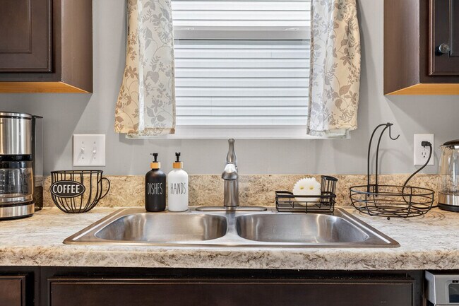 Building Photo - 2024 Shadow Creek Blvd