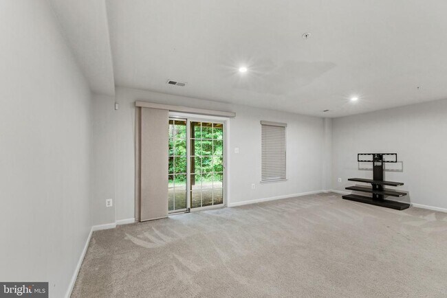 Building Photo - 2720 Fredericksburg Rd
