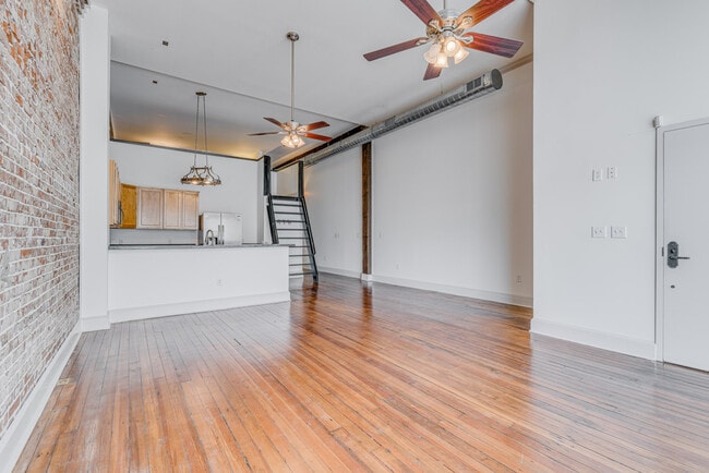 Building Photo - 310 S Main St