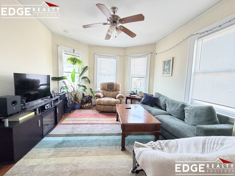 Building Photo - 73 Leicester St