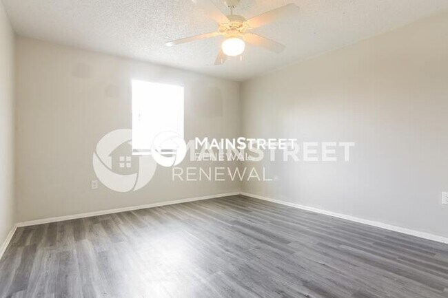 Building Photo - 3 Bedroom Pet-Friendly Home in SARASOTA, FL with Main Street Renewal