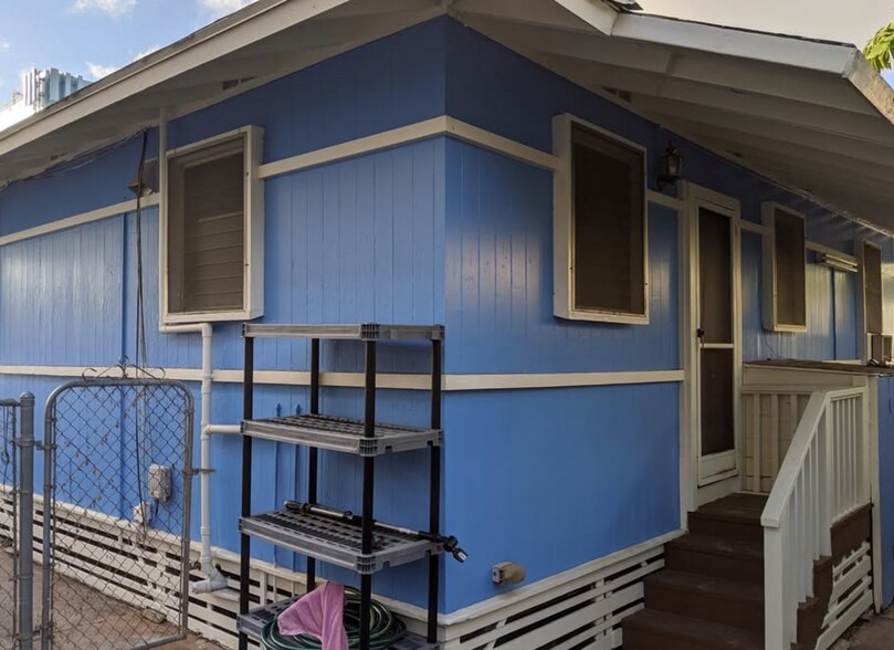 Building Photo - 749 Ekela Ave