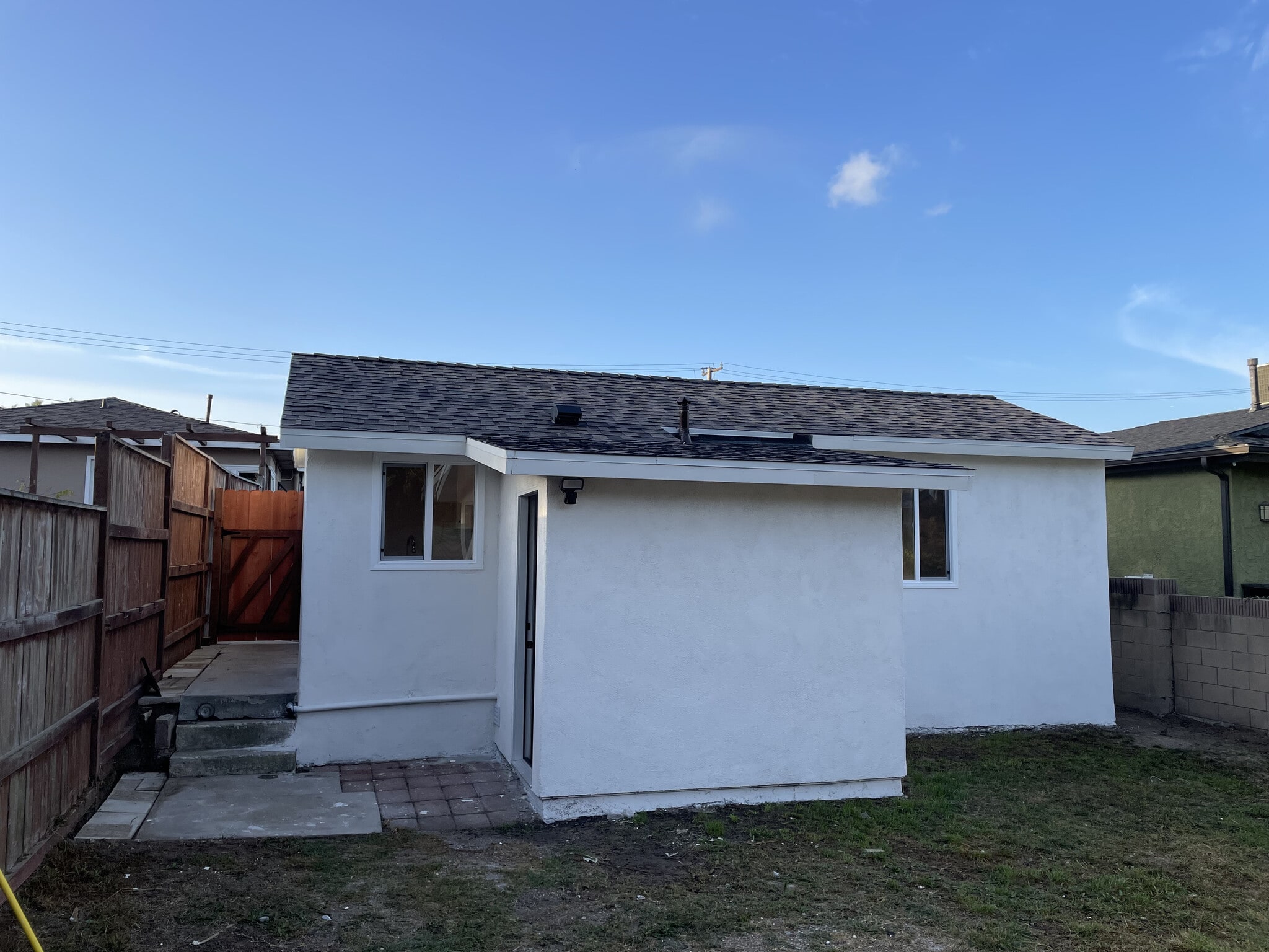 Building Photo - 423 W Maple Ave