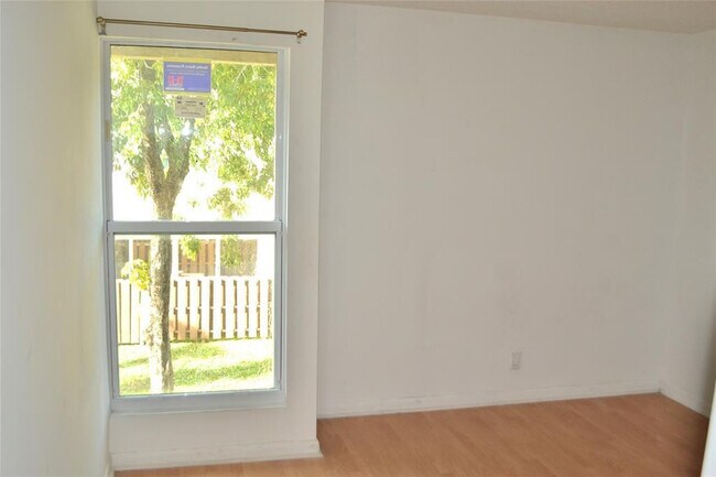 Building Photo - 8237 NW 8th Ct