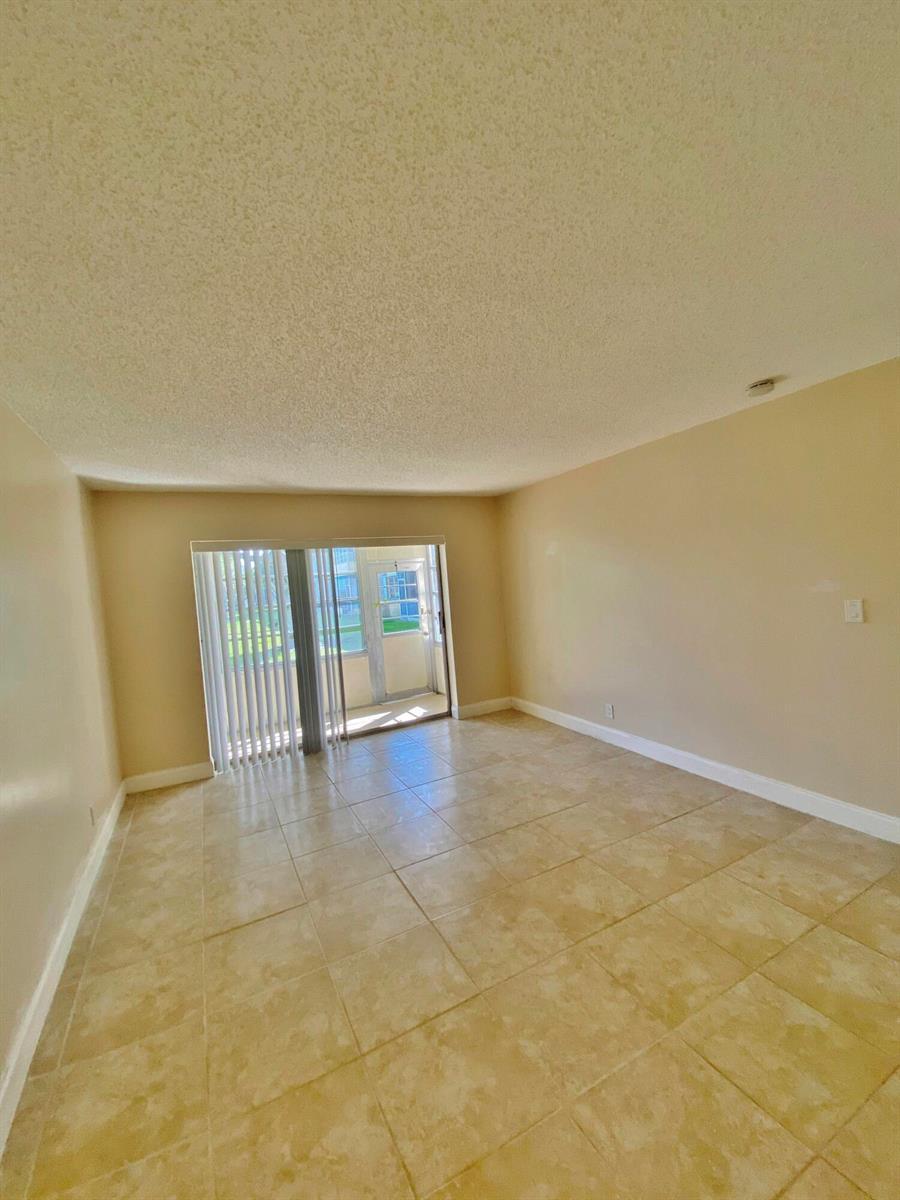 Building Photo - 5170 SW 40th Ave