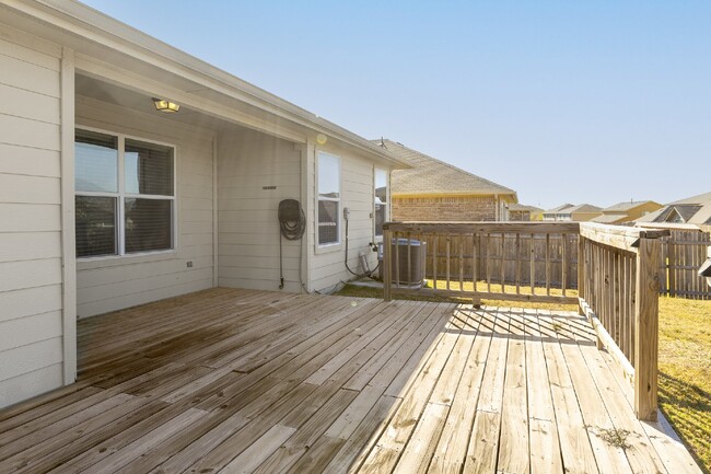 Building Photo - Kyle Home has Large Deck for Entertaining!