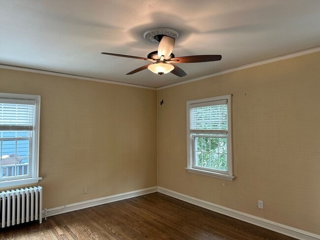 Building Photo - 2227 E Woodstock Pl