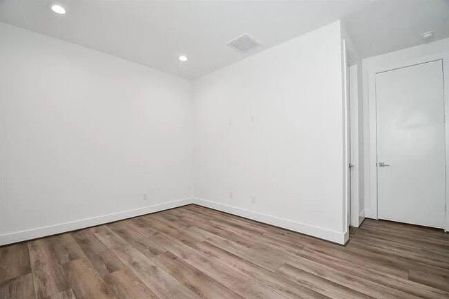 Building Photo - 3609 Dennis St