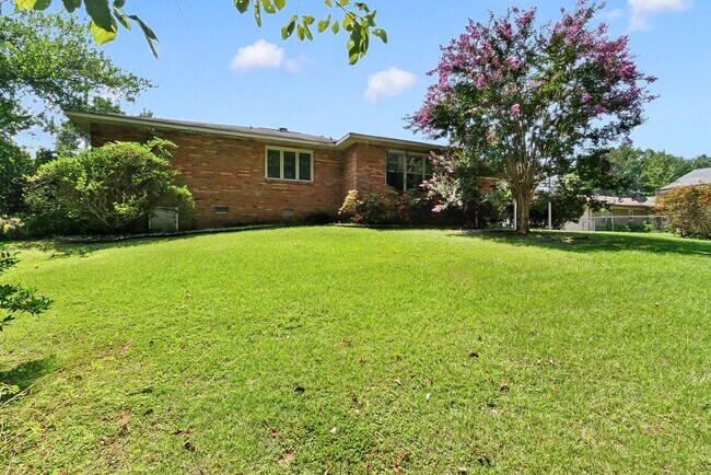 Building Photo - 2496 Valley View Ln