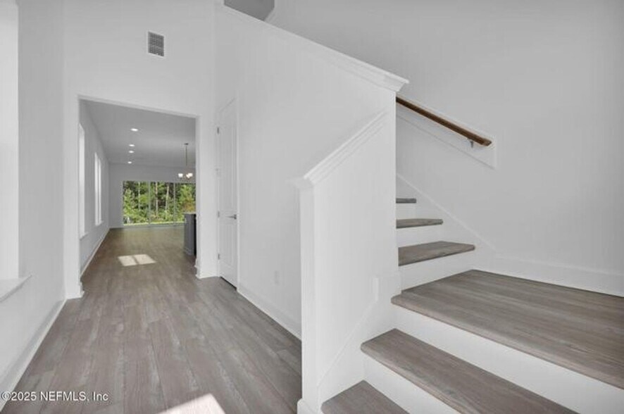 Building Photo - 183 Dawes Ave