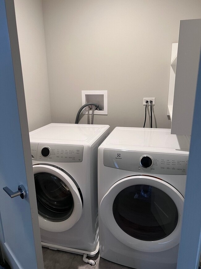 Building Photo - 1208 E 64th St