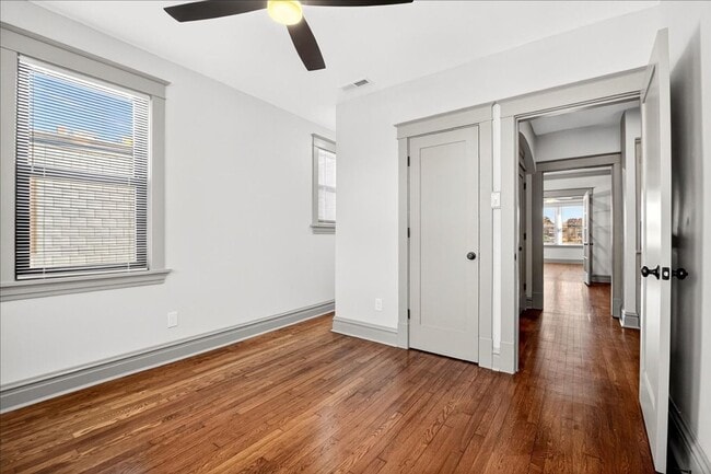 Building Photo - Pizza Prynce