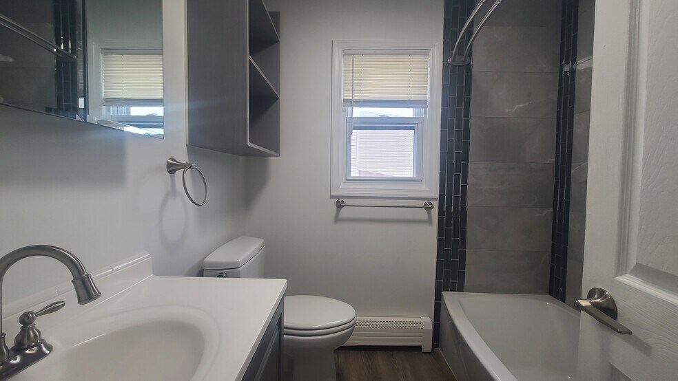 Building Photo - 589 Bramhall Ave
