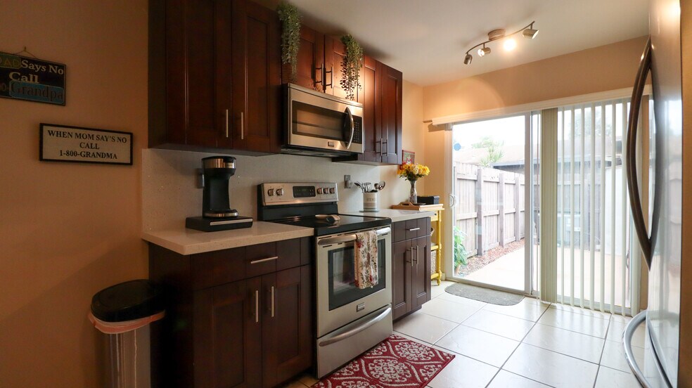 Building Photo - 2321 Plum Ct