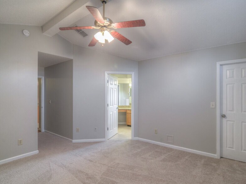 Building Photo - 552 Sparrow Branch Cir