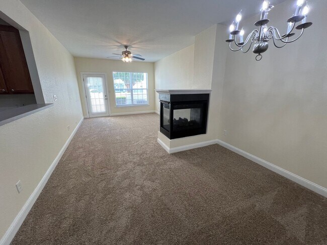 Building Photo - 940 Sugar Oak Dr