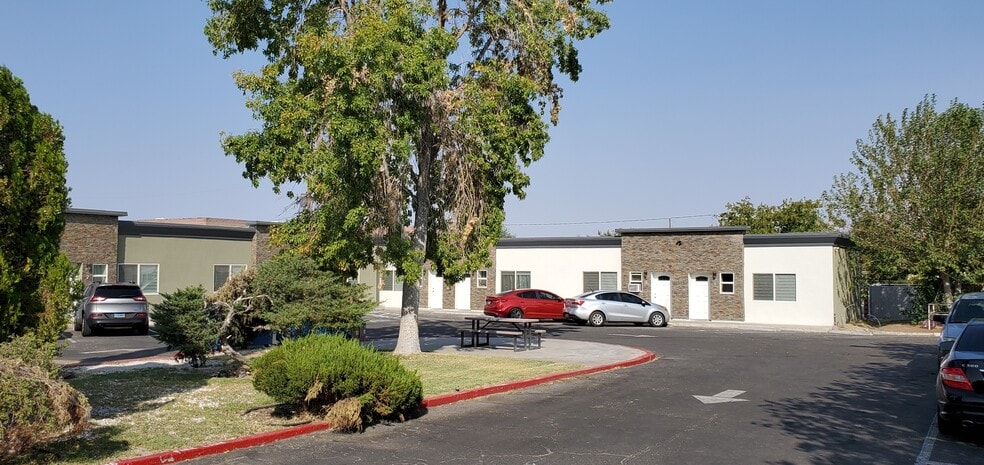 parking lot - 1774 Willow Trl