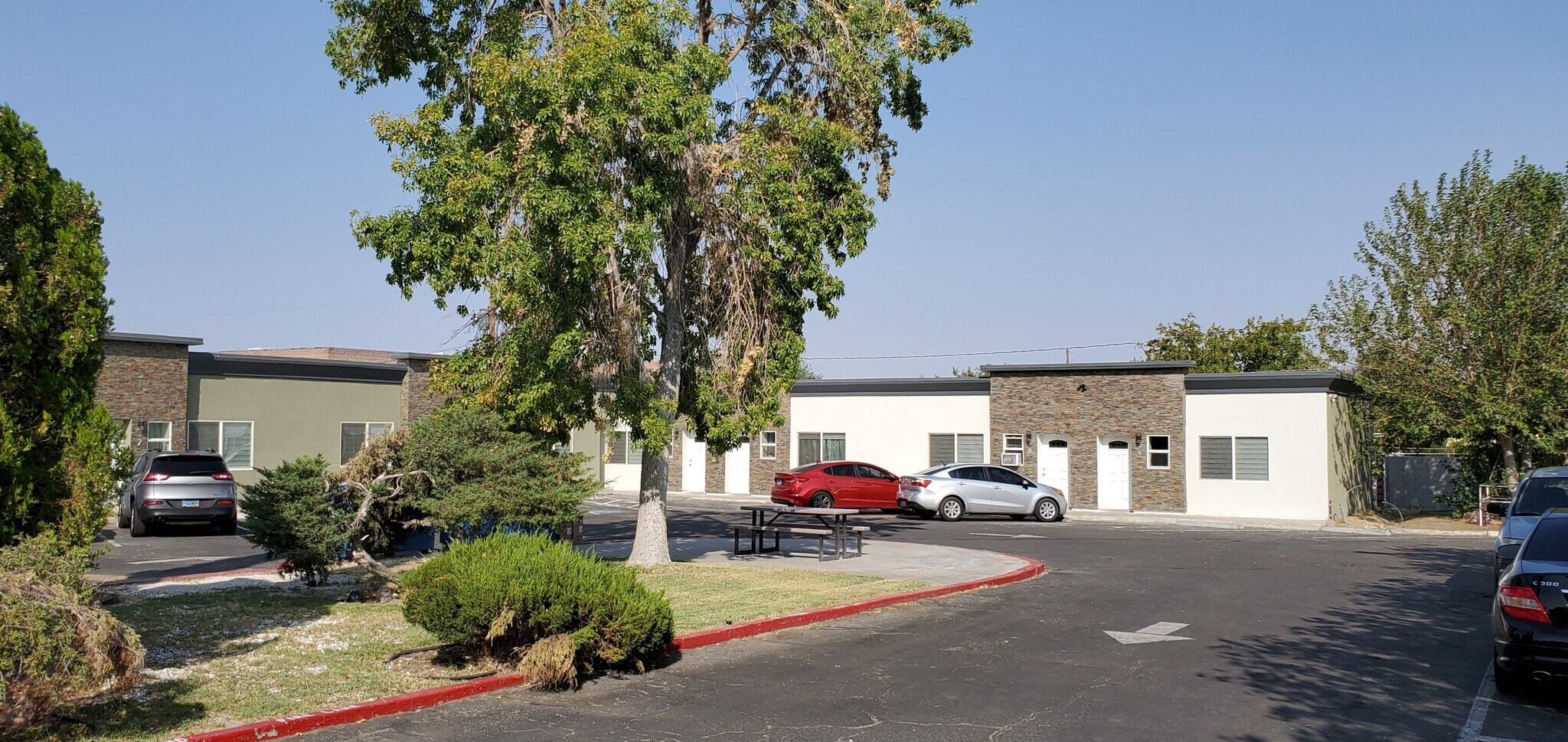 parking lot - 1774 Willow Trl