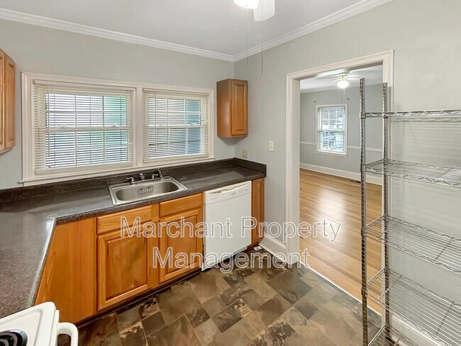 Building Photo - 661 Ravenel St
