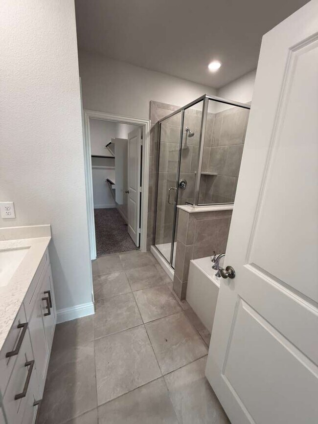 Building Photo - 517 Lana Dr