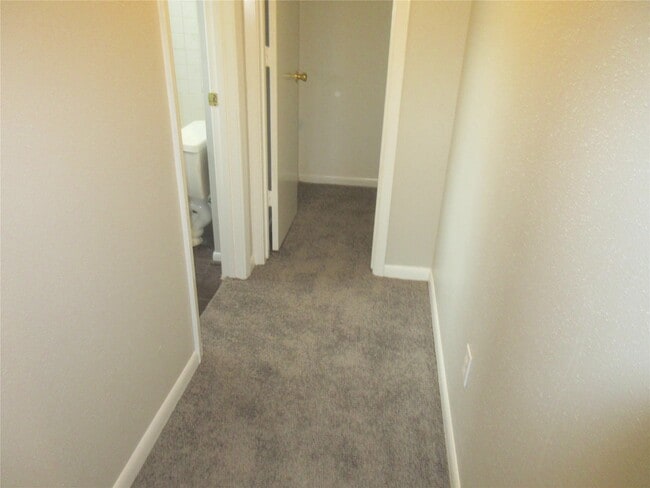 Building Photo - 1230 Shadowdale Dr