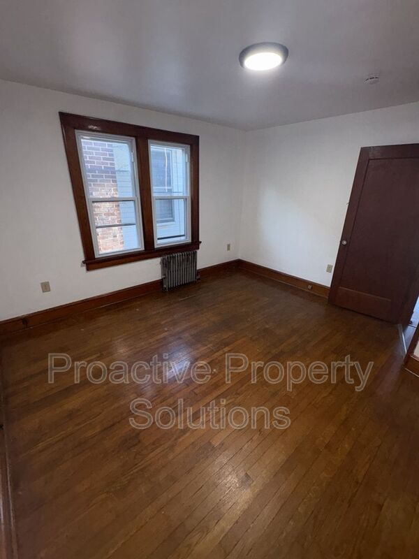 Building Photo - 532 Alder St