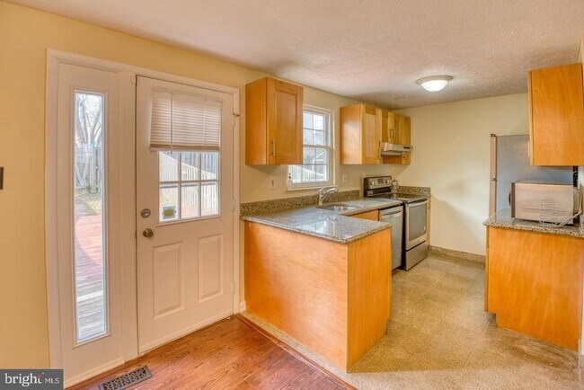 Building Photo - 9220 Pinenut Ct