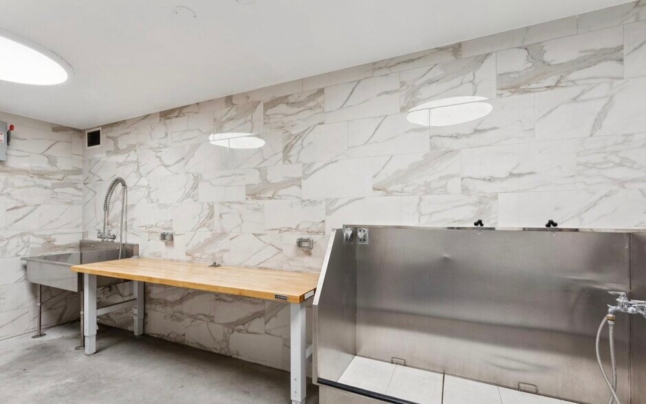 Building Photo - 1211 Van St SE