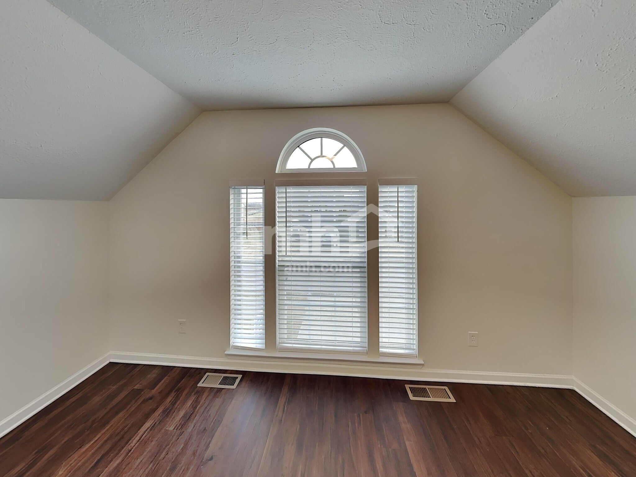 Building Photo - 1002 Daniel Ln