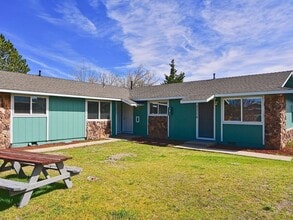 Building Photo - 10005 Sagewood Dr