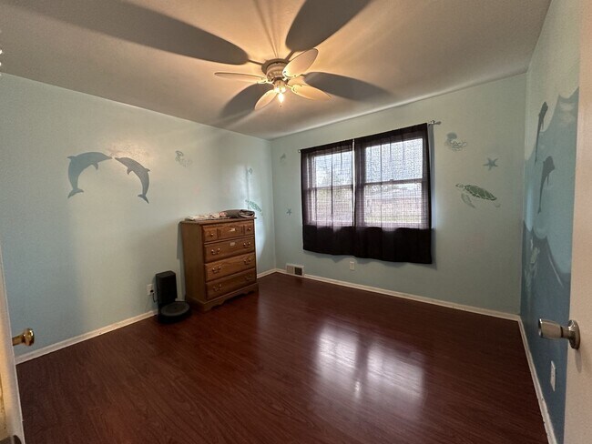 Building Photo - Fantastic 4 Bedroom 2 Bath Northside Home