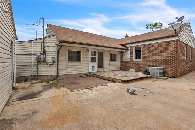Building Photo - 2316 NW 33rd St