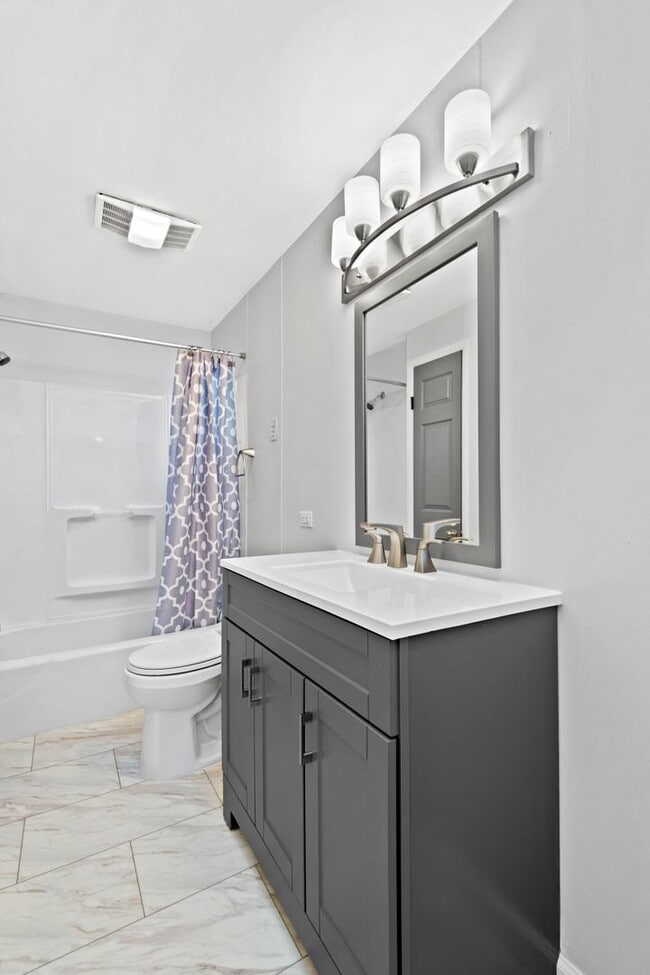 Building Photo - Stunning 3 bedroom home in Mt. Washington available August 1!