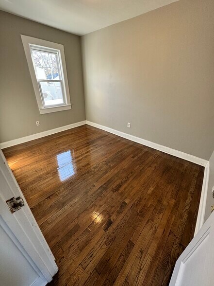 Building Photo - 331 Winfield Ter