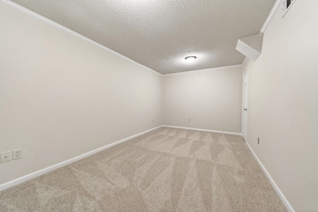 Building Photo - 235 Savely Dr