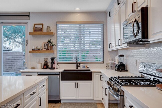 Building Photo - 10400 Raining Sky St