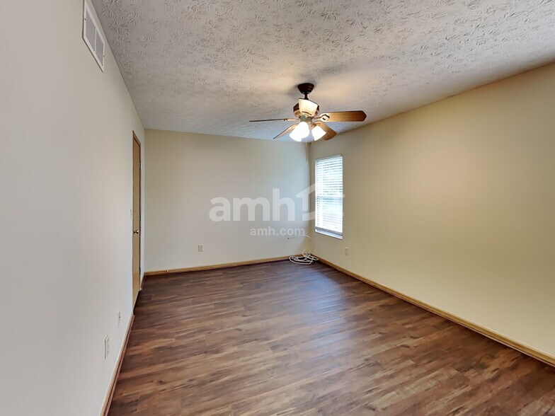 Building Photo - 8438 Lucerne Dr