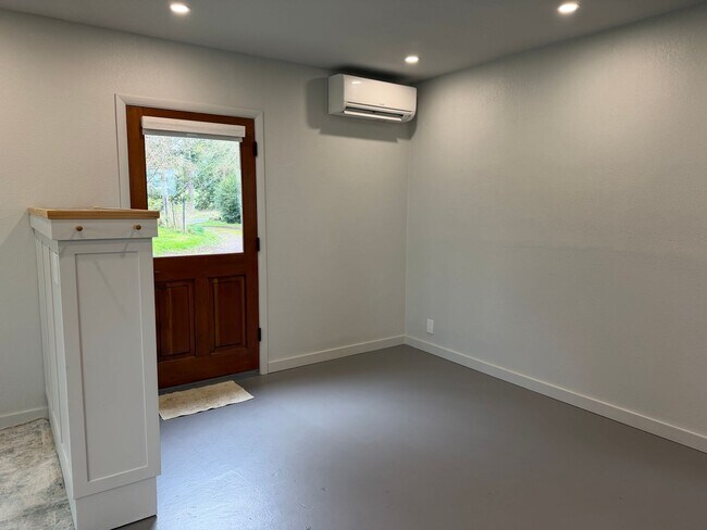 Building Photo - Updated and Stylish Studio Includes Utilities!