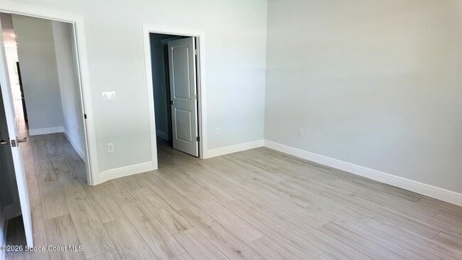 Building Photo - 414 Grove Ln